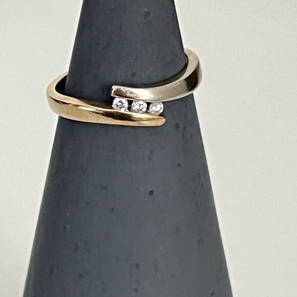 10k gold diamond ring - Picture 4 of 6